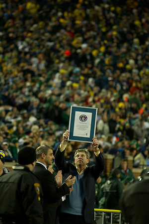 World record breaking attendence for a hockey game. (Michael Simari)