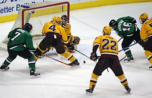 North Dakota and Minnesota play in the 2007 WCHA Final Five. (Skip Strandberg)