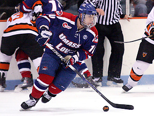 David Vallorani (U Mass Lowell - 10) scored the first goal of the game, giving the River Hawks an early 1-0 lead. (Shelley M. Szwast)