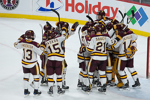 27 Jan 17: The University of Minnesota Golden Gophers play against the University of Minnesota Duluth Bulldogs in a quarterfinal game of the North Star College Cup at the Xcel Energy Center in St. Paul, MN. (Jim Rosvold)