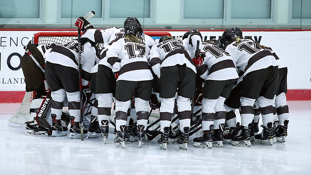 Brown women's hockey team. (Brown Athletics)