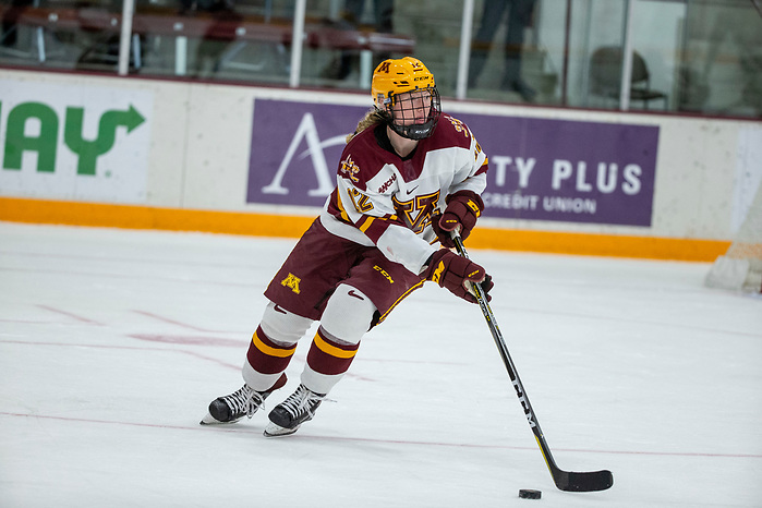 Grace Zumwinkle (12) NCAA Hockey: Colgate v Minnesota ©2019 Bruce Kluckhohn #612-929-6010 bruce@brucekphoto.com (Bruce Kluckhohn)